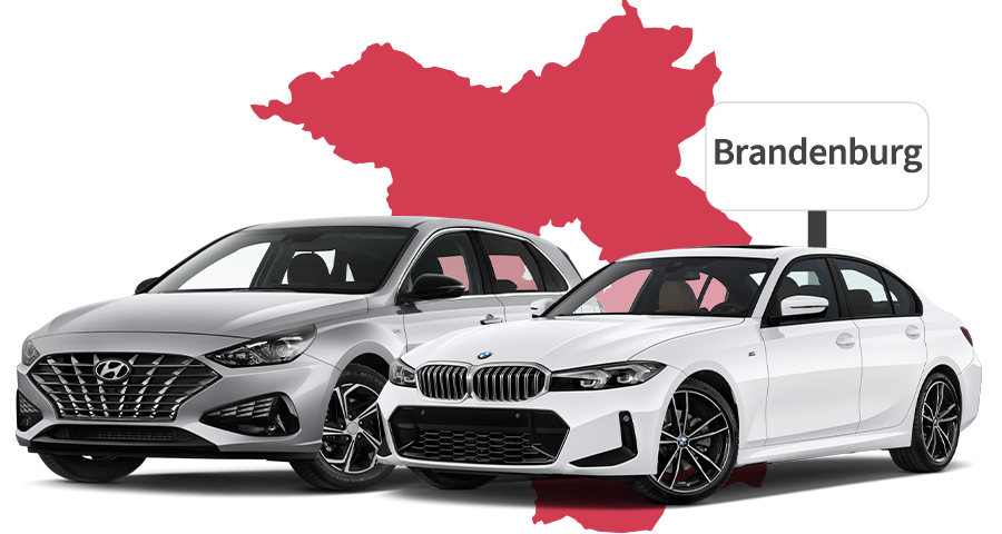 Ein Hyundai und ein BMW mit Brandenburg Hintergrund