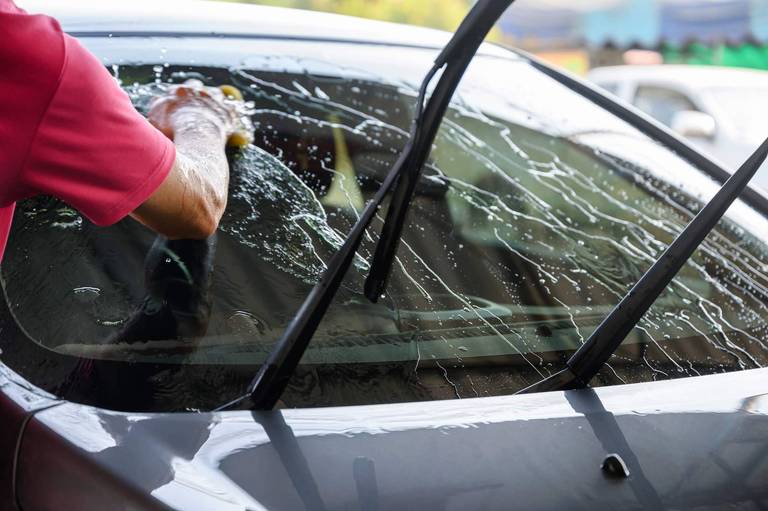 Autoscheiben reinigen Autoscheiben reinigen