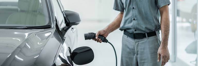 plug in hybrid stecker an ladestation
