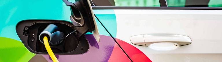 e-auto an ladestation