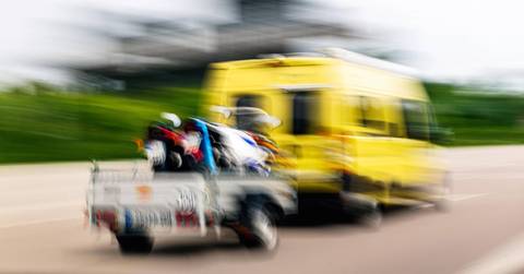 motorrad mit dem anhaenger transportieren