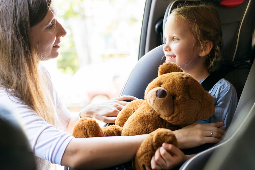 Autofahren mit Kind: Stressfrei und sicher ans Ziel kommen