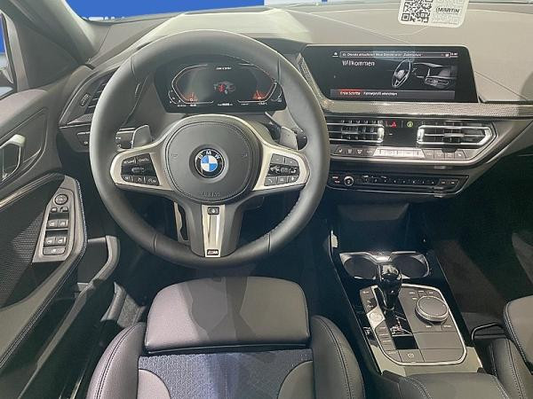 Foto - BMW M135i xDrive ~SOFORT VERFÜGBAR~*LED*Head-Up*Komfortzg.*Lenkradhz.*Adapt.Fahrwerk*WLAN*