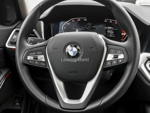 Foto - BMW 320 i Touring Auto Navi Leder Tempom.aktiv Panoramadach Bluetooth MP3 Schn.