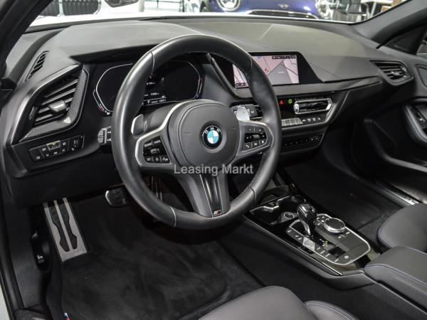 Foto - BMW M135i xDrive Navi Bluetooth PDC MP3 Schn. Kurvenlicht