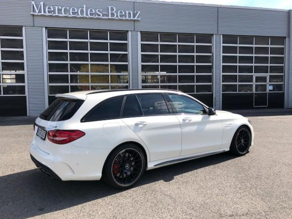 Foto - Mercedes-Benz C 63 AMG s "Performance Package"