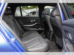 BMW 330 d Touring M Sport Auto. Navi Leder Panoramadach Bluetooth PDC MP3 Schn.