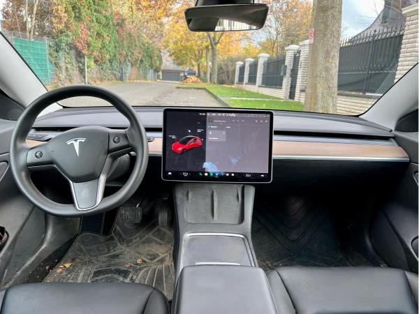 Foto - Tesla Model 3 Long Range