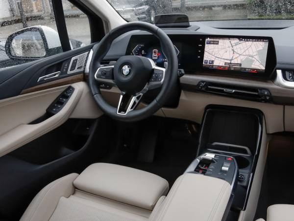 Foto - BMW 223i Active Tourer Aut. neues Modell! Luxury Line HUD AHK 19"  PA+ DA+ LiveCockpit