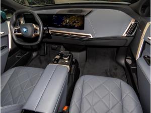 BMW ix xDrive40 mtl. mieten inkl. Vers. + Steuer (mehrere Farben verfügbar)