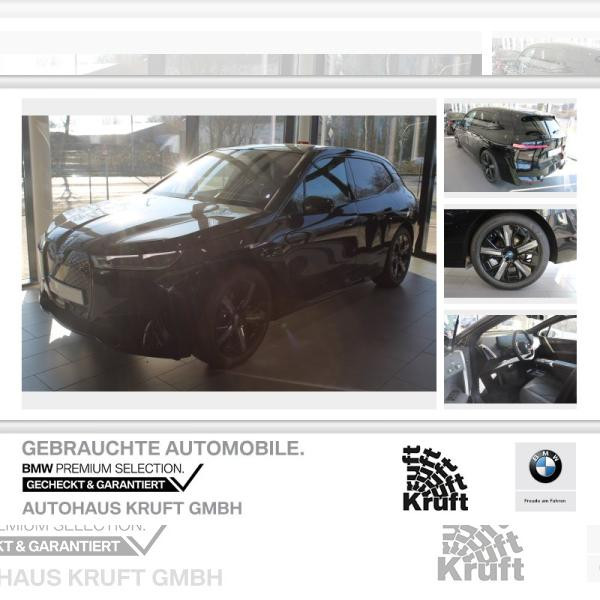 Foto - BMW ix xDrive50 SPORTPAKET+VERFÜGBAR ab 04/2023+AHK+PANO SKYLOUNGE+HEAD-UP+LASERLICHT
