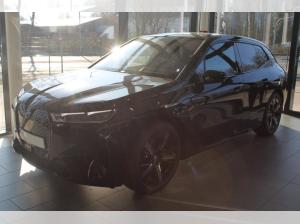 BMW ix xDrive50 SPORTPAKET+VERFÜGBAR ab 04/2023+AHK+PANO SKYLOUNGE+HEAD-UP+LASERLICHT