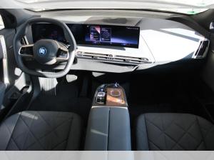 BMW ix xDrive50 SPORTPAKET+VERFÜGBAR ab 04/2023+AHK+PANO SKYLOUNGE+HEAD-UP+LASERLICHT