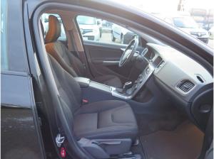 Volvo V60 Kombi Kinetic D3 SOFORT VERFÜGBAR