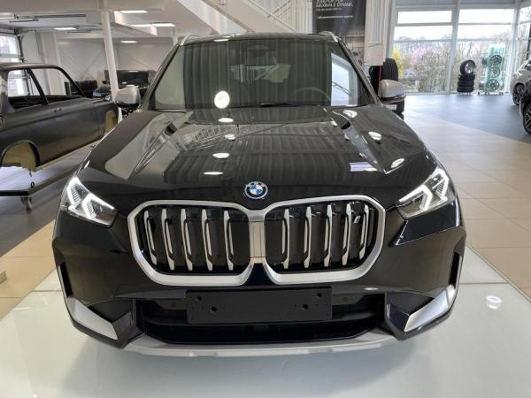 Foto - BMW iX1 xDrive 30 xLine AHK Driving Assistant Plus Adaptiver LED Scheinwerfer AC-Laden