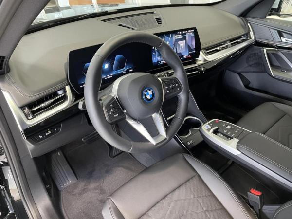Foto - BMW iX1 xDrive 30 xLine AHK Driving Assistant Plus Adaptiver LED Scheinwerfer AC-Laden*UPE 66.270,-*