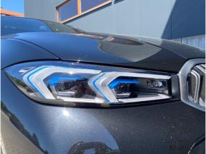 BMW 330 iA Touring M Sport Head-Up Glasdach LED HiFi