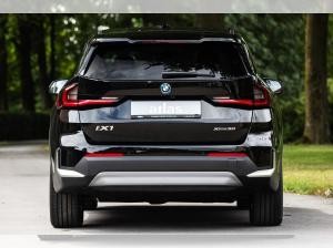 BMW iX1 xDrive30 •  ACC •  Kamera •  Massagesitze •  LED •