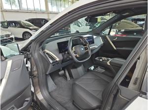 BMW ix xDrive40 Sportpaket*Sky Lounge*AHK*360 Kamera*