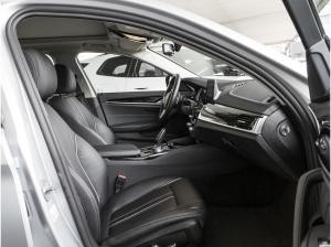 BMW 530 d xDrive Aut. Touring Luxury Line, Pano, HUD, RFK, Lenkradheiz., Ferngesteuertes Parken