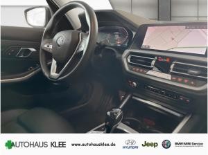 BMW 320 d xDrive Advantage Touring Mild Hybrid EU6d Park-Assistent Allrad Navi digitales Cockpit