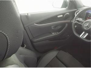 Mercedes-Benz E 220 d T-MODELL /AMG-LINE/SCHIEBEDACH/AHK/PARK-PAK./ASSISTENZ/19 ZOLL/ UVM.