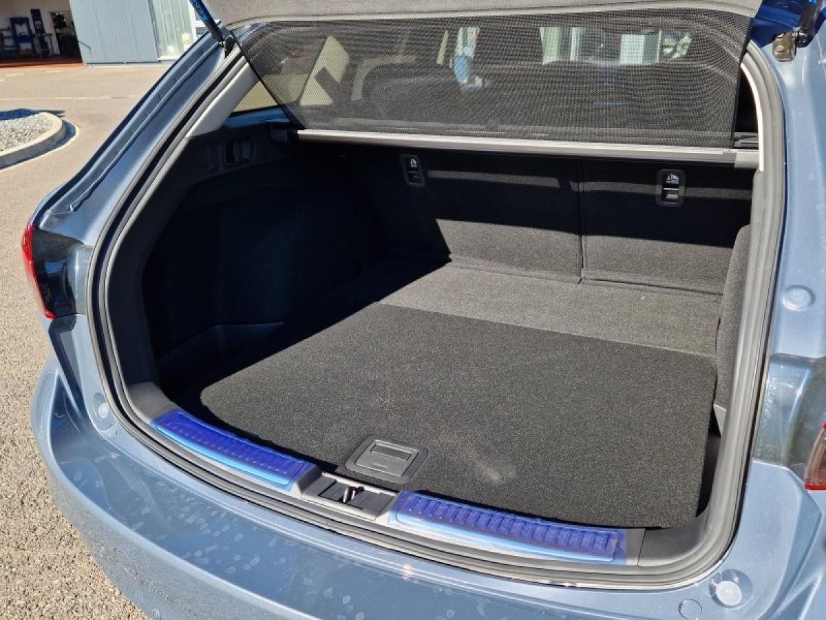 Mazda 6 2.0L AT FWD CENTER-LINE VOLL-LED/HEAD-UP/30°