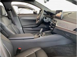 BMW 530 Touring d XDRIVE HUD,STANDH,LASER,PANO,20",AHK *sofort verfügbar*