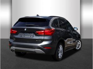 BMW X1 sDrive18i Sport Line Autom. Navi LED PDC