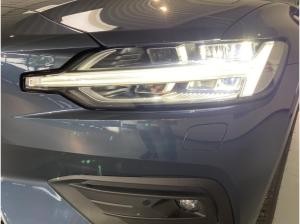 Volvo V60 Kombi Core B4 + Fahrassistenz-Paket