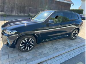 BMW iX3 SportsActivity M Carbonschwarz metallic