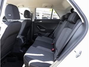 Volkswagen T-Roc 1,5 TSI DSG Move LED AHK App-Connect 17"