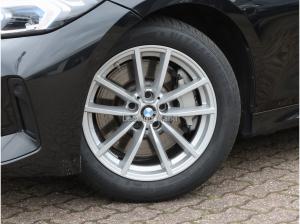 BMW 330 i xDrive*M-Sportpaket*Glasdach*Leder*LED*AHK*