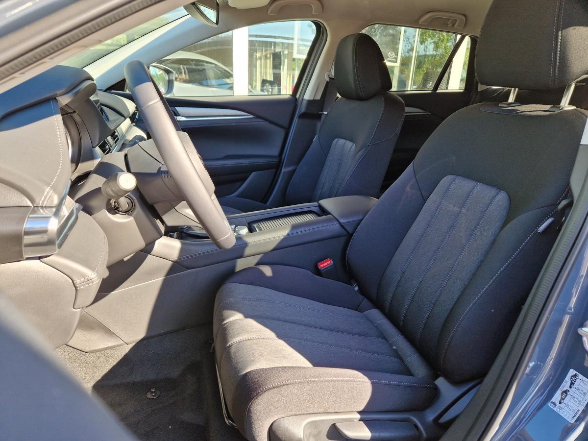 Mazda 6 2.0L AT FWD CENTER-LINE VOLL-LED/HEAD-UP/30°