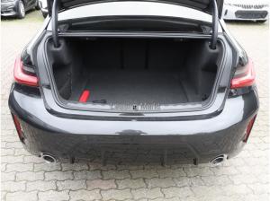 BMW 330 i xDrive*M-Sportpaket*Glasdach*Leder*LED*AHK*