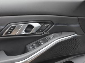 BMW 330 i xDrive*M-Sportpaket*Glasdach*Leder*LED*AHK*