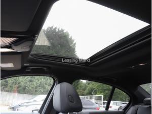 BMW 330 i xDrive*M-Sportpaket*Glasdach*Leder*LED*AHK*