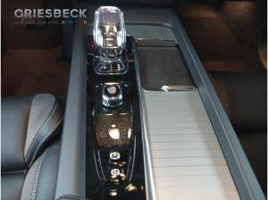 Volvo XC60 Plus Dark 360° H&K LED 20