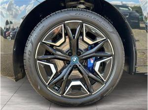 BMW ix M60 B&W Surround Head-Up DAB Aktivlenkung