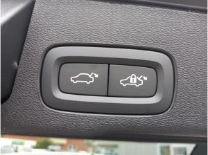 Volvo XC60 B5 AWD Plus Dark