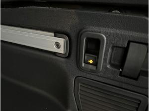 Volkswagen Touran Highline 2,0 l TDI DSG AHK 7Sitz Kamera Navi