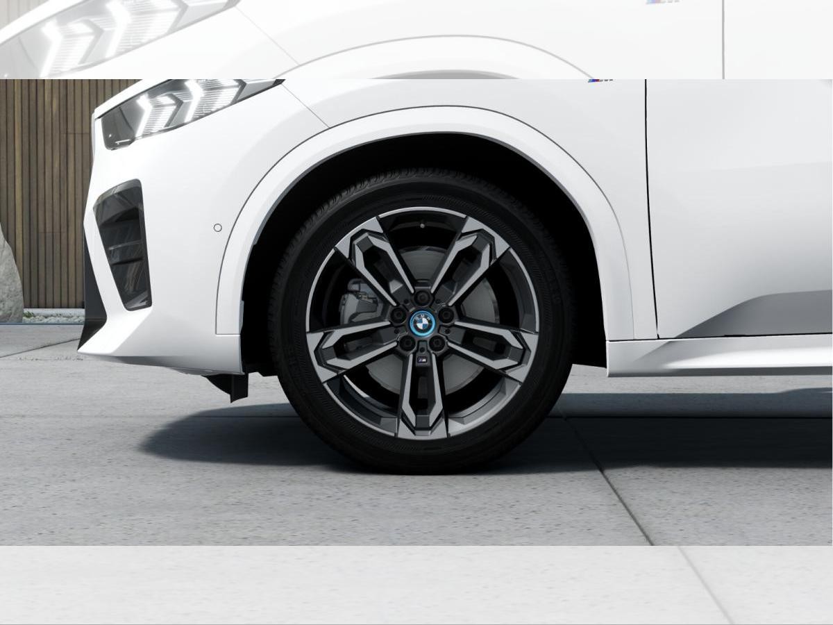 BMW iX2 eDrive20 Abverkauf Lager mit 0,25% Versteuerung