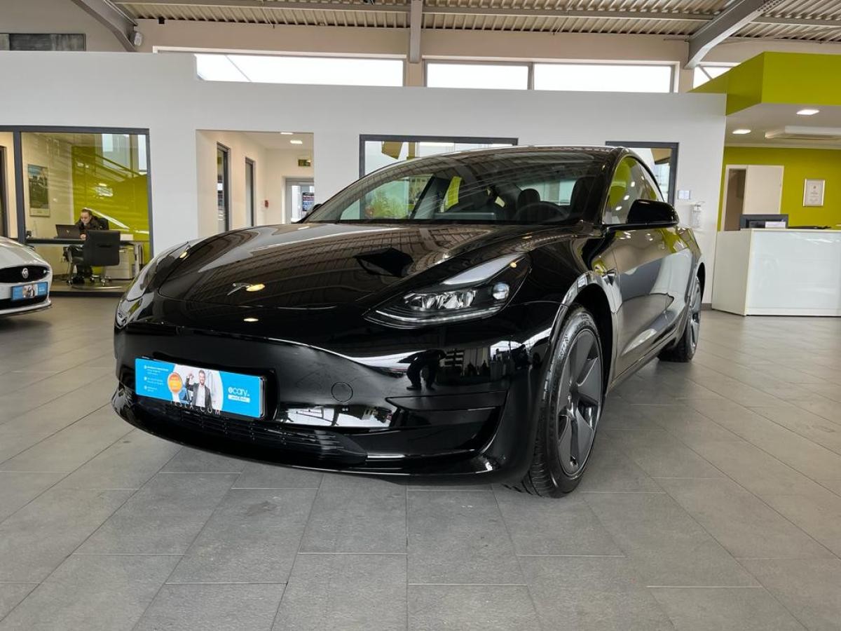 Tesla Model 3 long range 18-Zoll inkl. Vollkasko-Versicherung