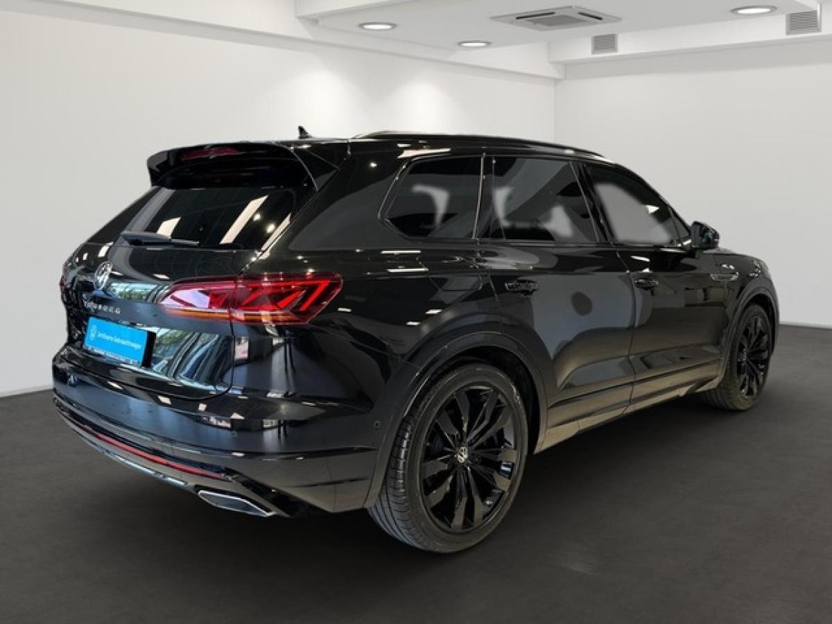 Volkswagen Touareg 3.0 TDI DSG - R-Line LED Leder ACC AHK Standheizung