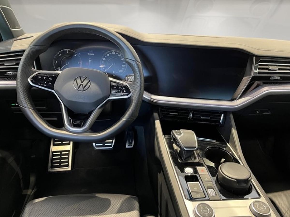 Volkswagen Touareg 3.0 TDI DSG - R-Line LED Leder ACC AHK Standheizung