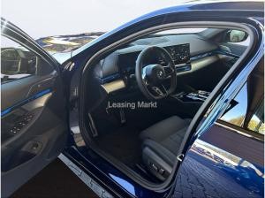 BMW i5 M60 xDrive LEA ab 657,- Panorama B&W AHK DAB