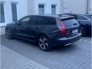 Volvo V60 Cross Country B4 AWD Plus