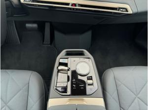 BMW ix 40 xDrive AHK/Laserlicht/M-Sport UPE: 102.259