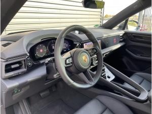 Porsche Macan Electric ( )