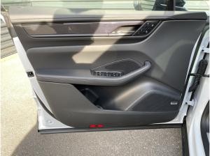 Porsche Macan Electric ( )